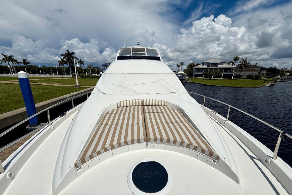 2005 Lazzara 68 