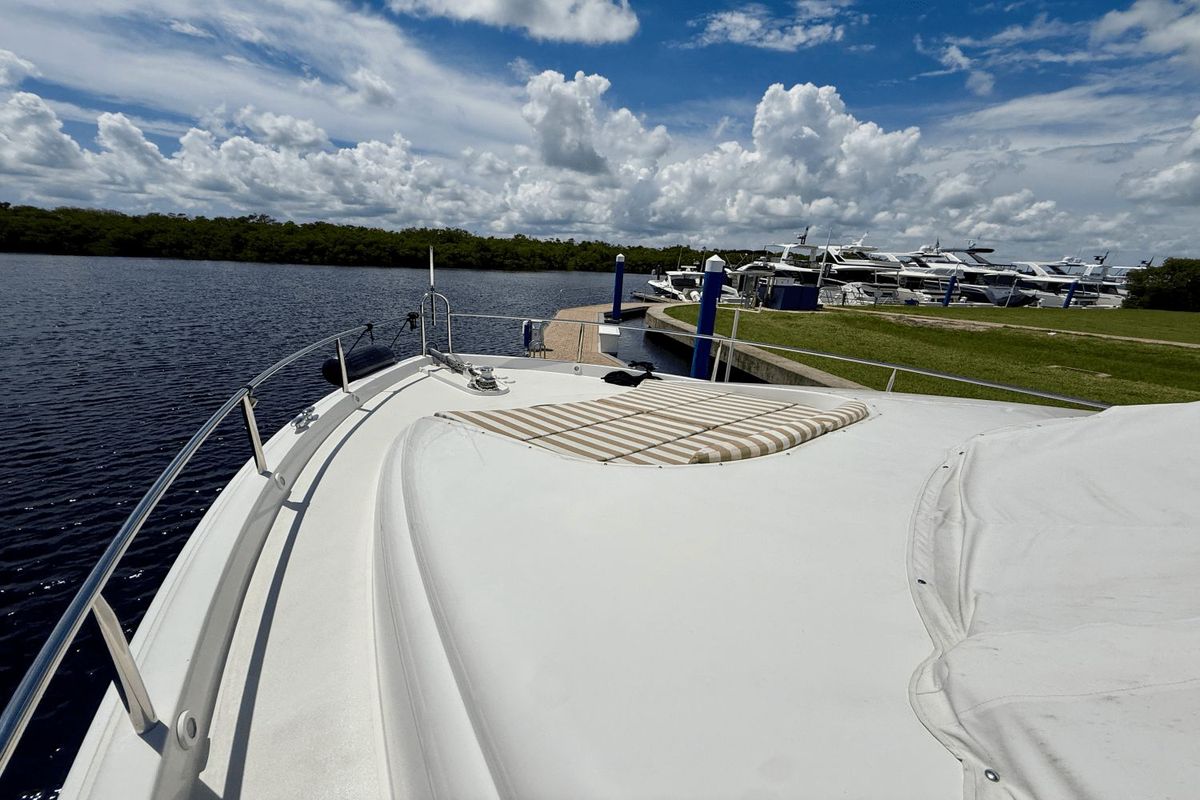 2005 Lazzara 68 