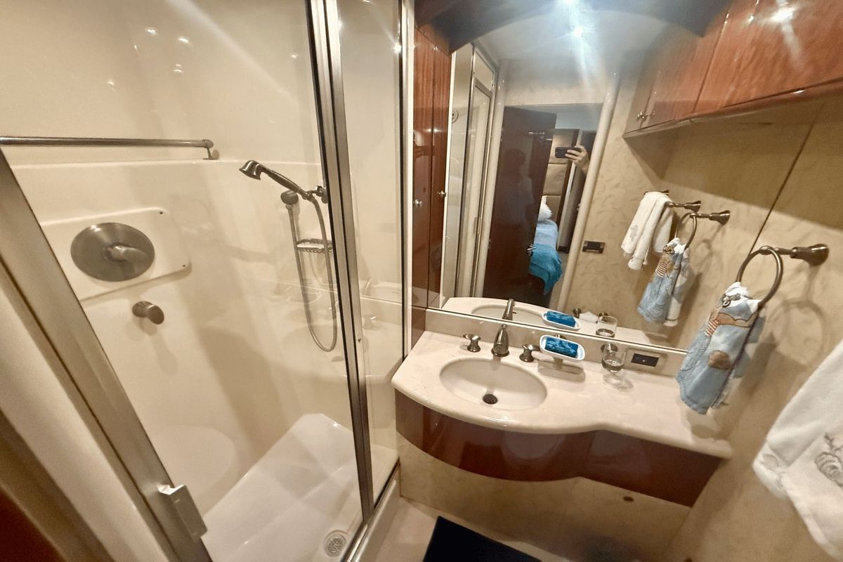 2005 Lazzara 68 