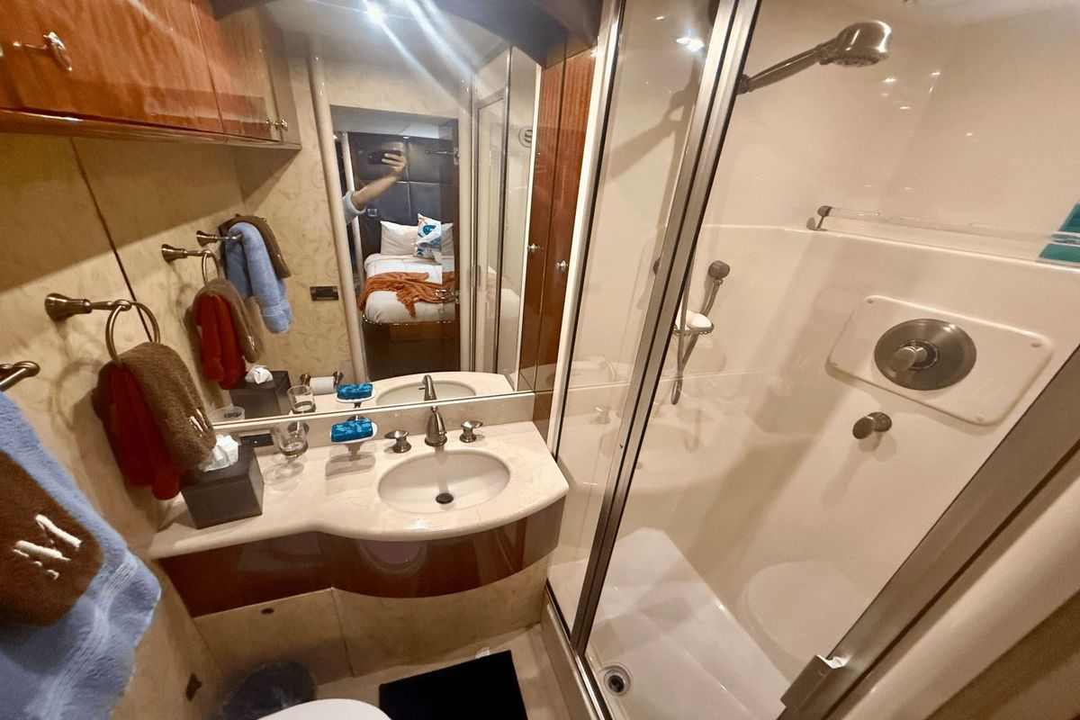 2005 Lazzara 68 