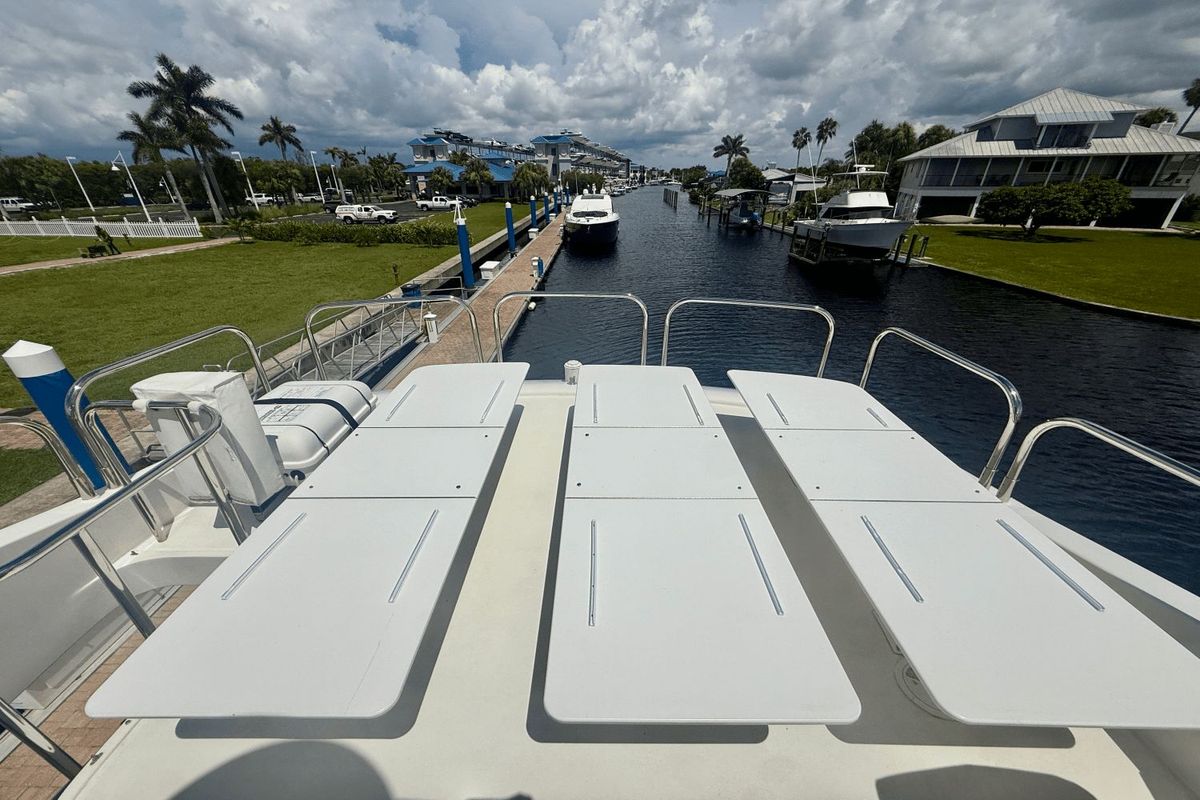 2005 Lazzara 68 