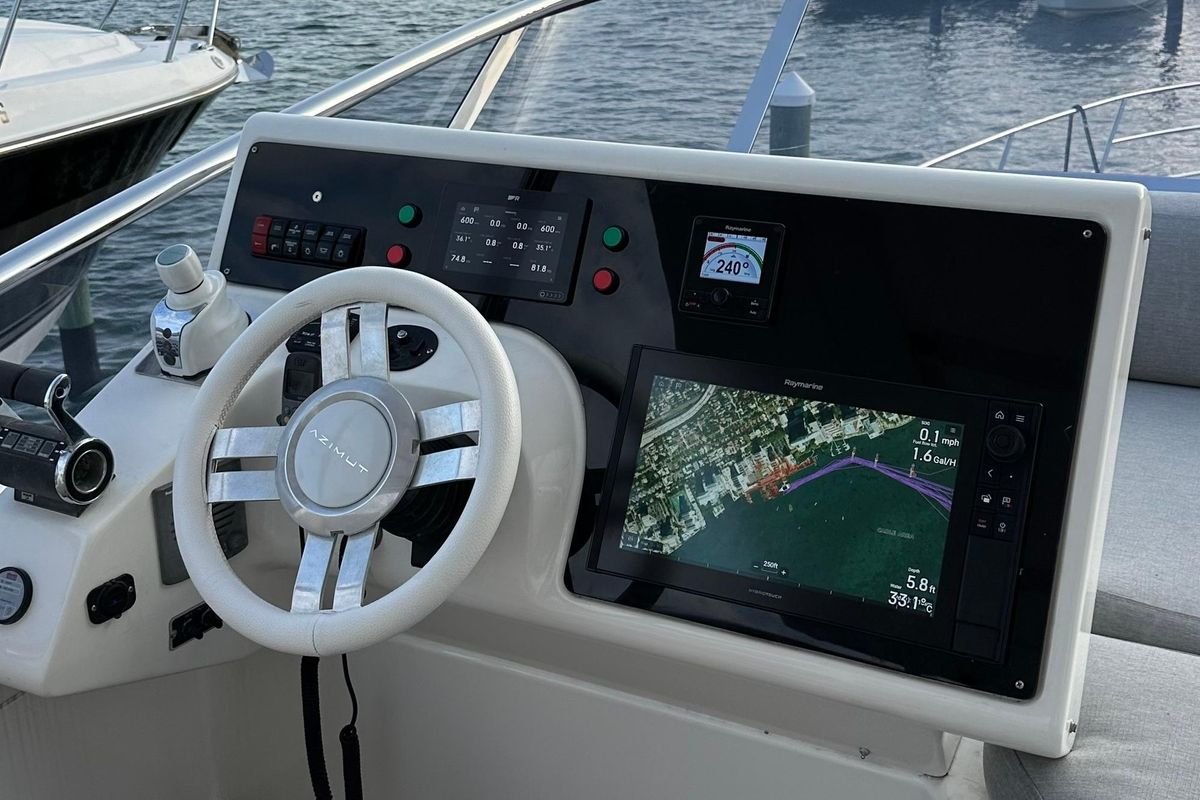 2013 Azimut 53 