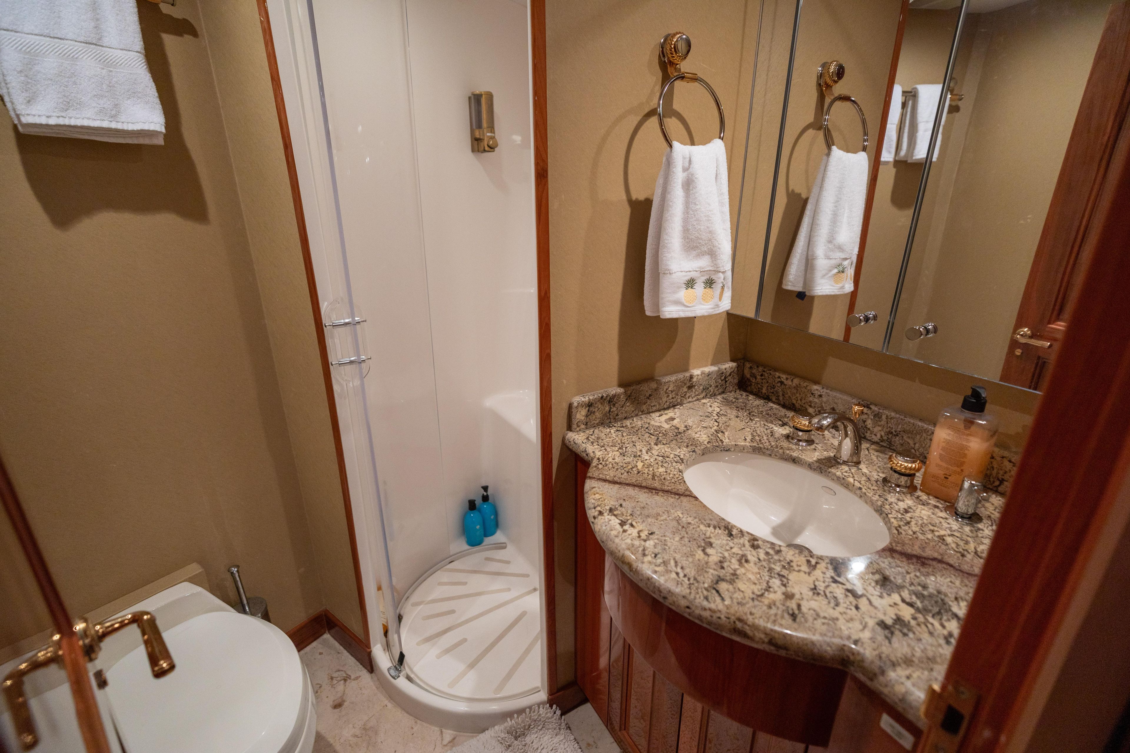 2005 Hatteras 68 