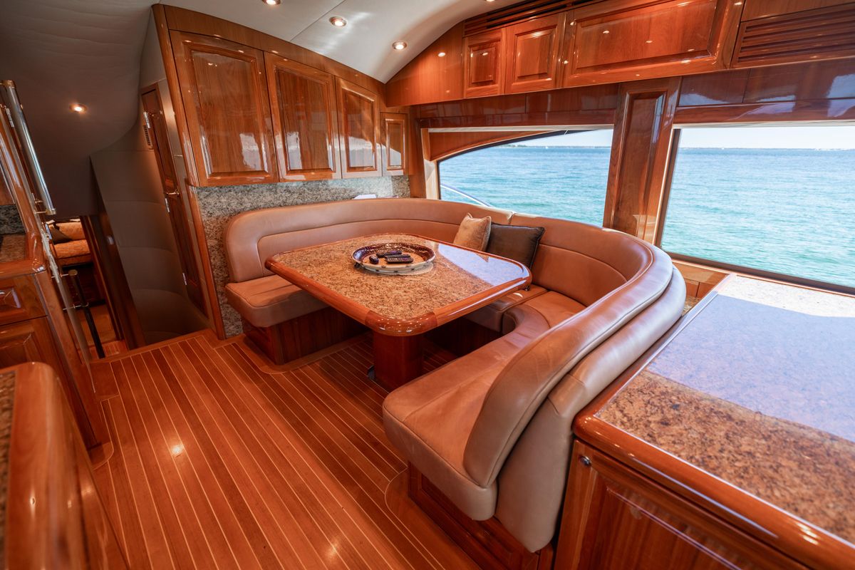 2005 Hatteras 68 