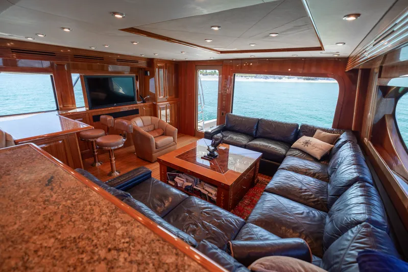 Annalize Yacht Photos Pics 2005 Hatteras 68 Convertible- Salon 3