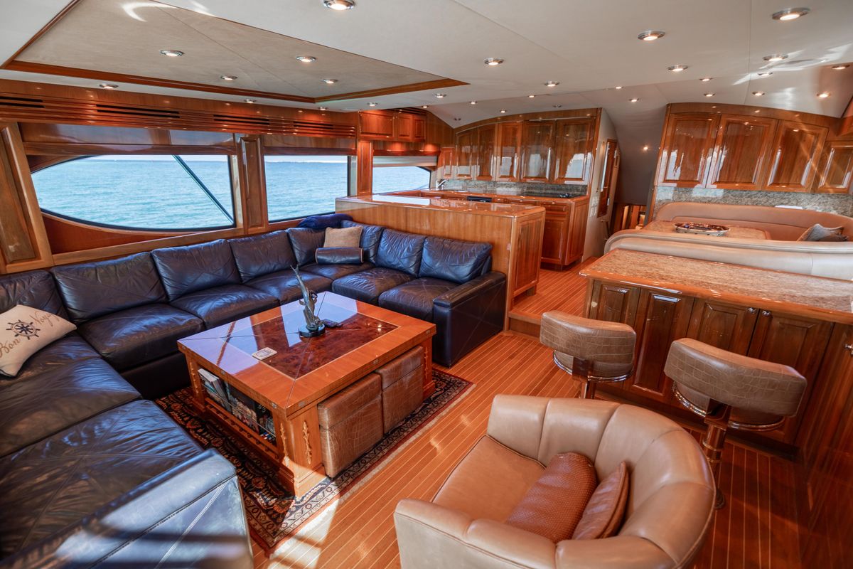 2005 Hatteras 68 