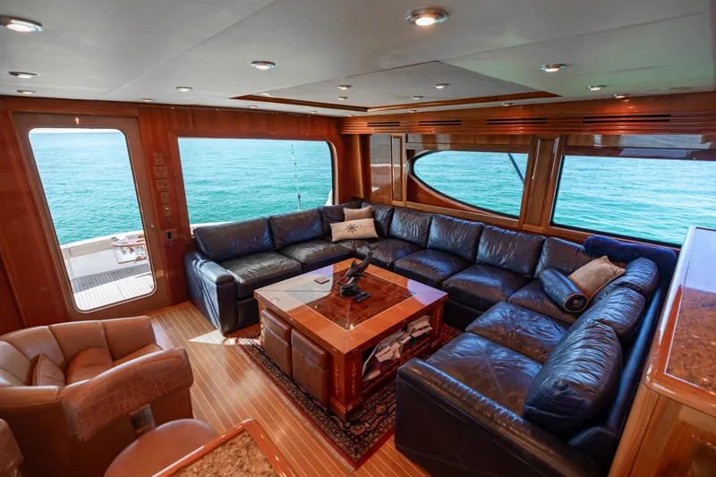 Annalize Yacht Photos Pics 2005 Hatteras 68 Convertible- Salon 4