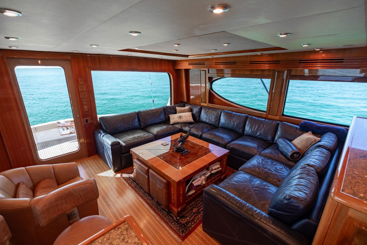 2005 Hatteras 68 