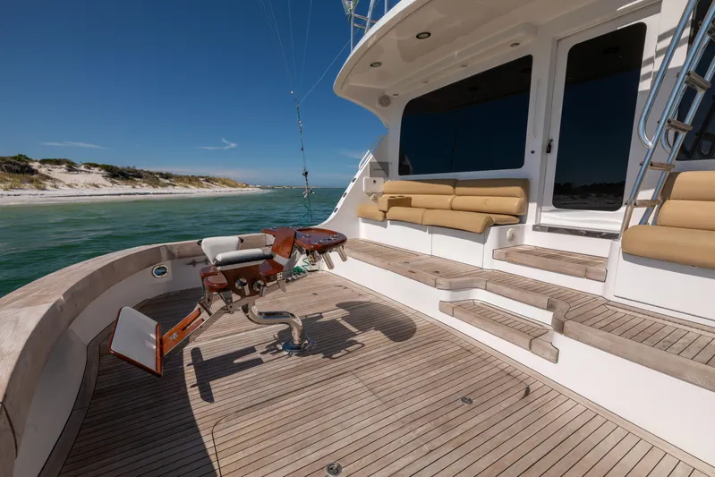 Annalize Yacht Photos Pics 2005 Hatteras 68 Convertible- Fighting Chair 2