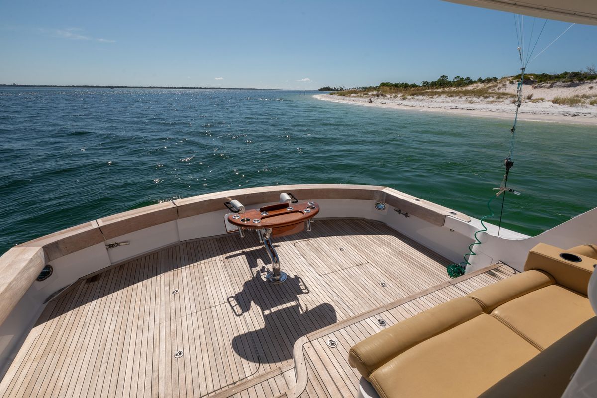 2005 Hatteras 68 