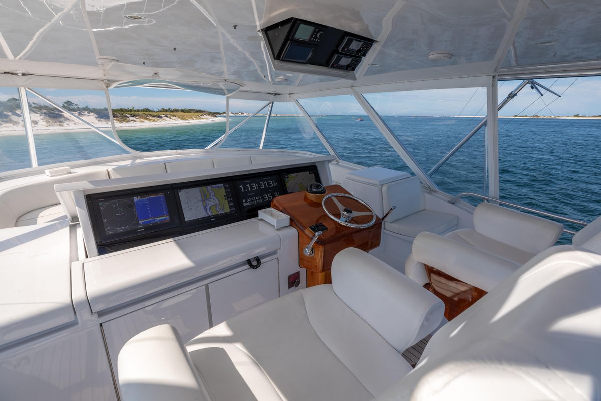 2005 Hatteras 68 