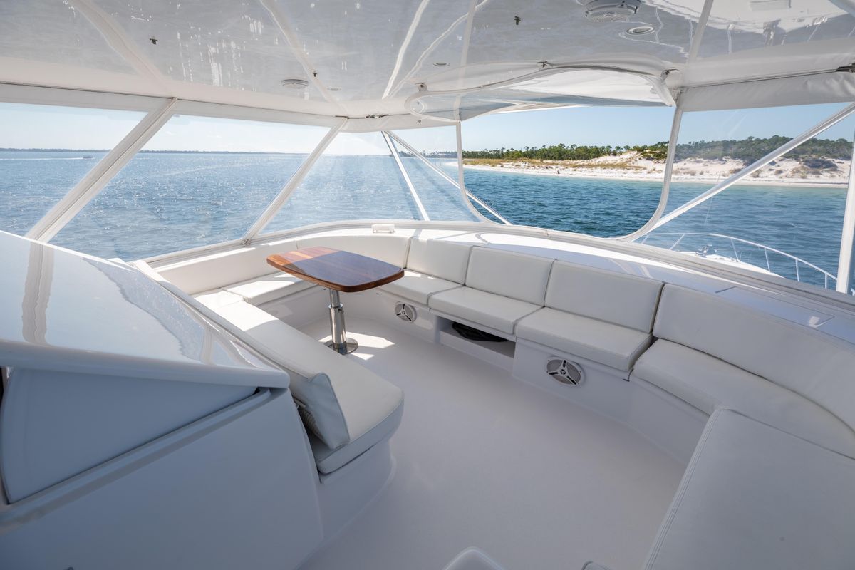 2005 Hatteras 68 