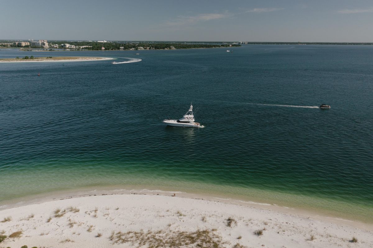 2005 Hatteras 68 