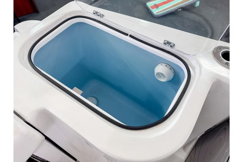  Yacht Photos Pics 2024 Wellcraft 263 Fisherman livewell, white and blue interior, open lid view.