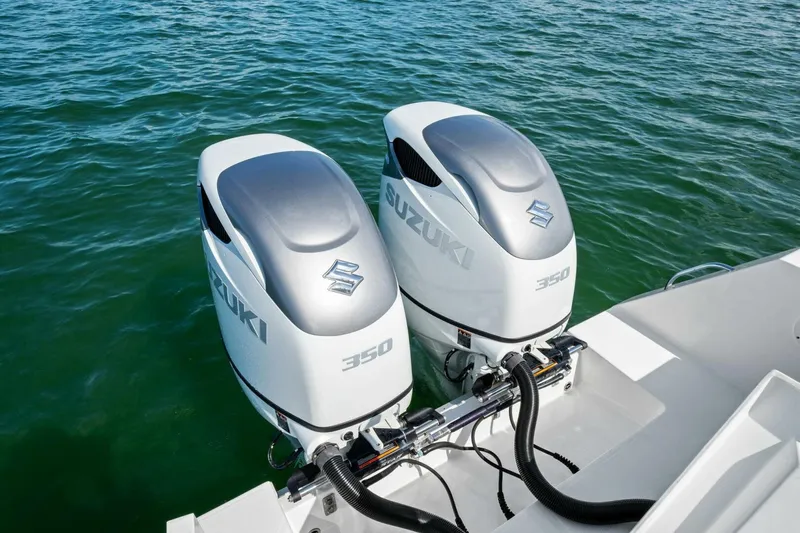  Yacht Photos Pics Twin Suzuki 350 outboard engines on a 2012 Regulator 32 FS boat.