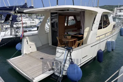2011 Greenline 33