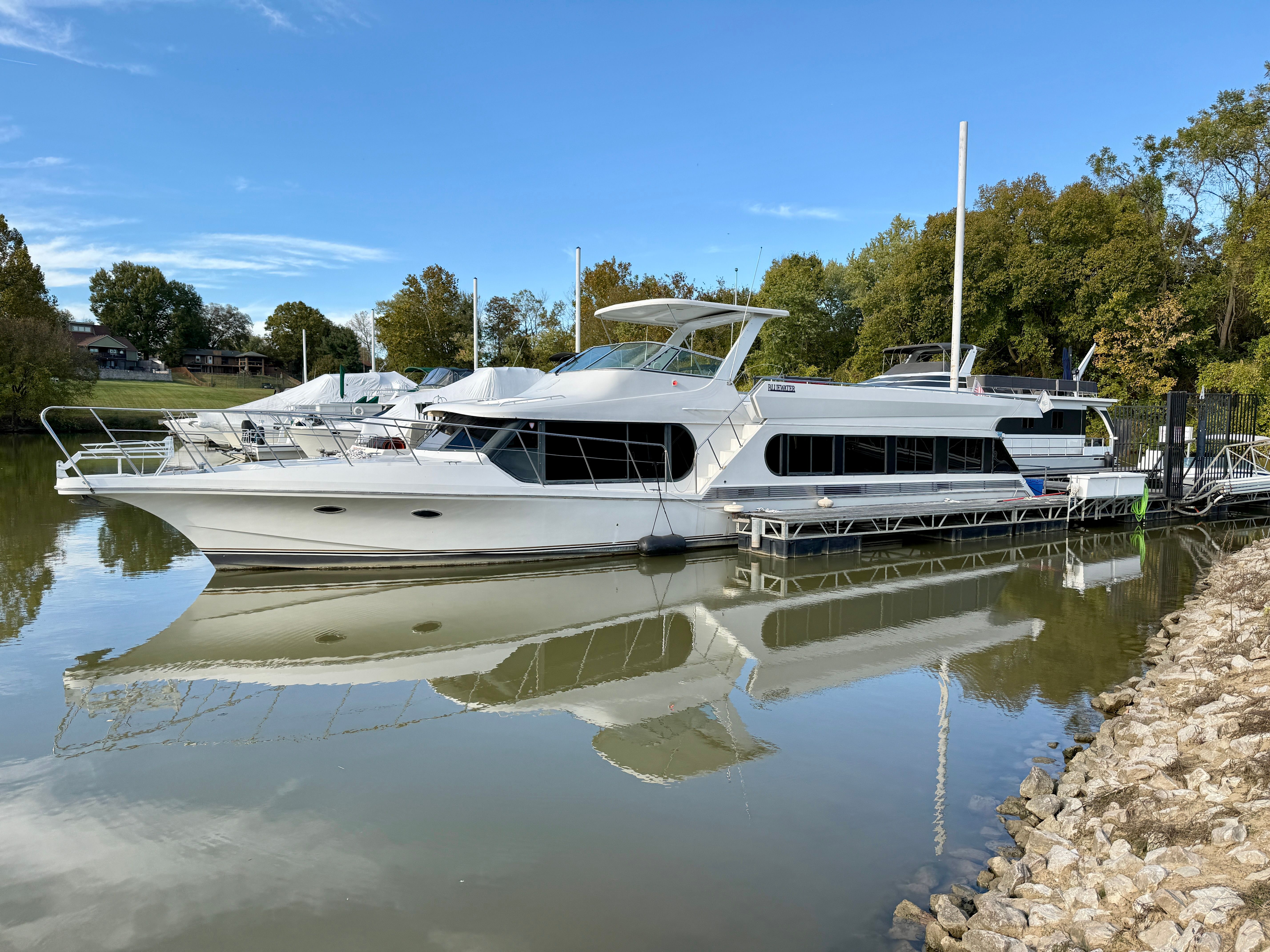 Bluewater Yachts 643 Motor Yacht