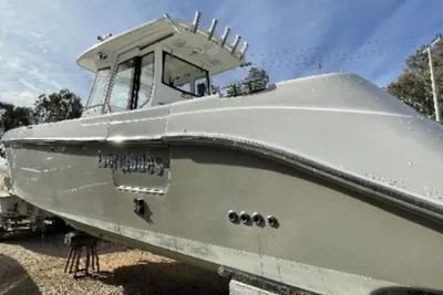 2016 Everglades 325 Pilot