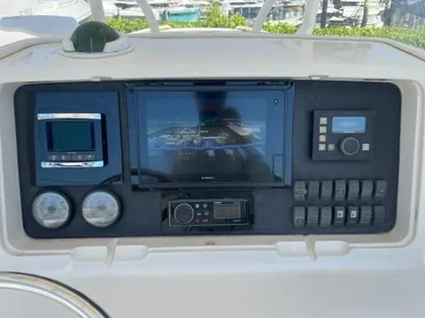  Yacht Photos Pics 2006 Jupiter 31 Center Console dashboard with navigation and control systems.