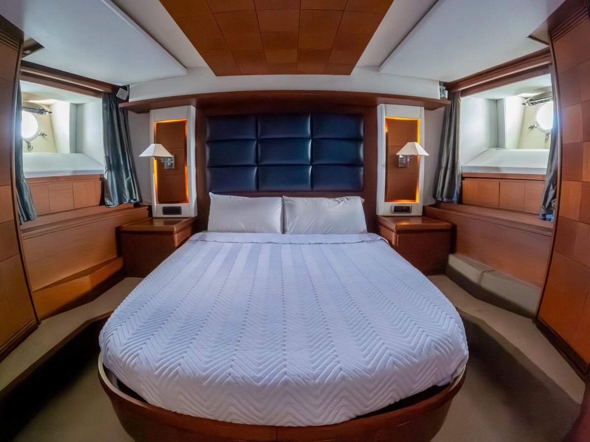 2006 Azimut 105 