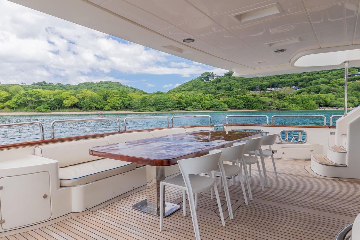 2006 Azimut 105 