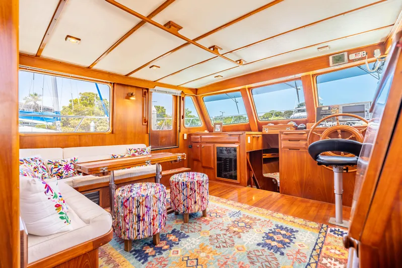 Si Como No Yacht Photos Pics Luxurious 2009 DeFever 45 Motoryacht interior with elegant wood finish and vibrant decor.