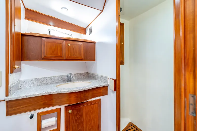 Si Como No Yacht Photos Pics Luxurious bathroom in 2009 DeFever 45 Motoryacht with wood cabinetry and granite countertop.