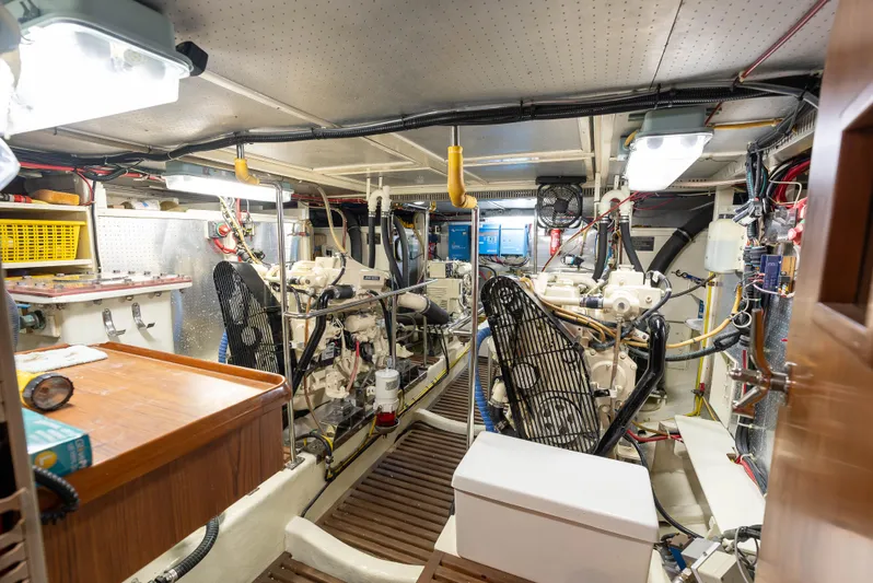 Si Como No Yacht Photos Pics Engine room of 2009 DeFever 45 Motoryacht, showcasing mechanical systems and equipment.