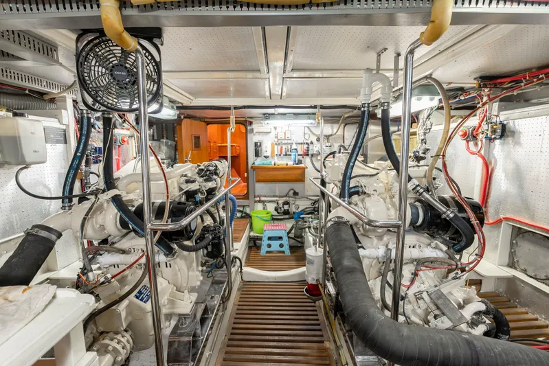 Si Como No Yacht Photos Pics Engine room of 2009 DeFever 45 Motoryacht with dual engines and organized layout.