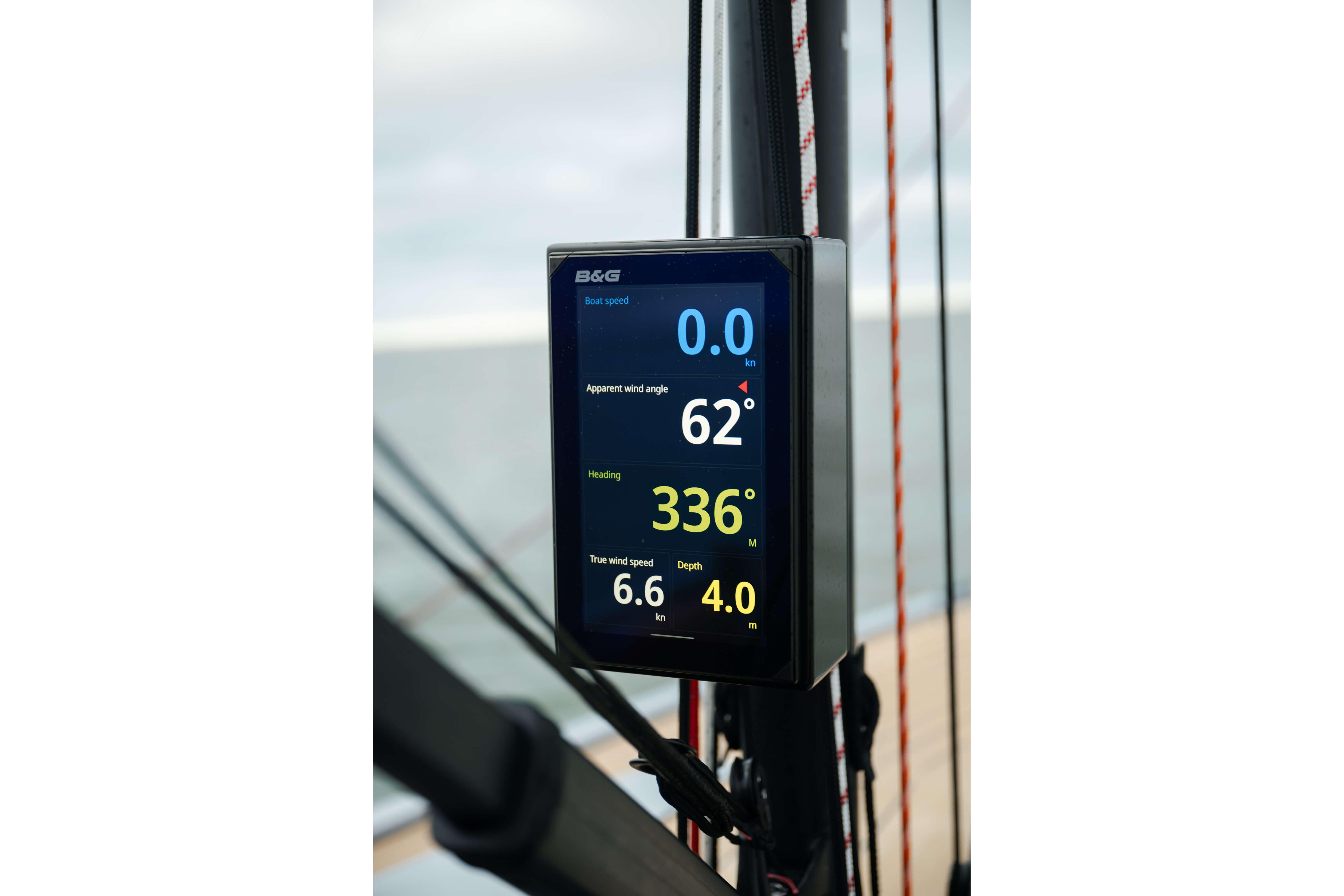 Sailing instrument display on 2026 Saffier SE 28 Leopard, showing speed and wind data.