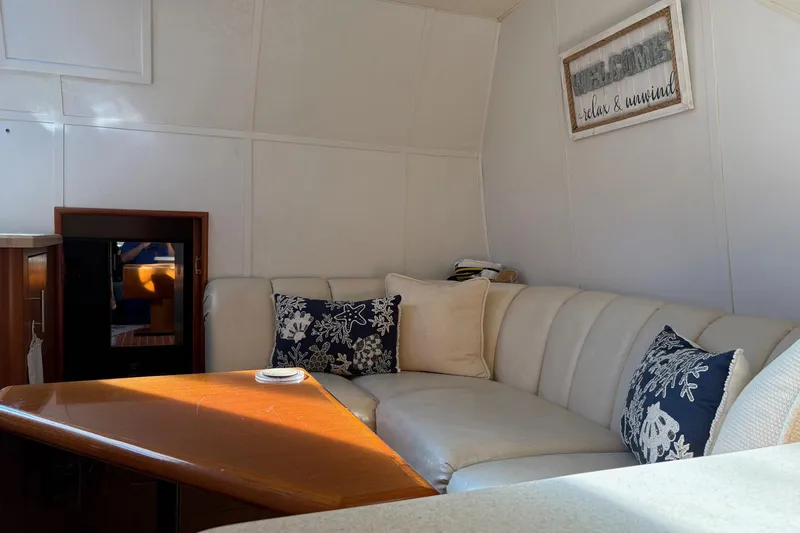 Andiamo Yacht Photos Pics Interior of 2001 Ocean 40 Express Bridge with cozy seating and decorative pillows.