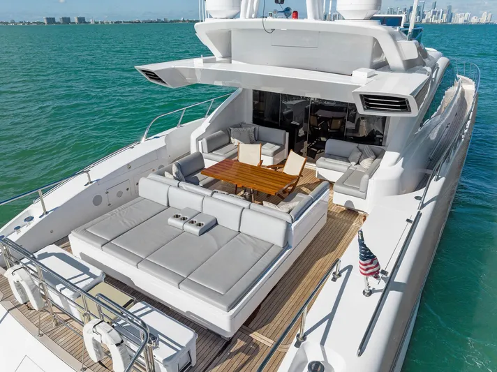 Mine Set Yacht Photos Pics 