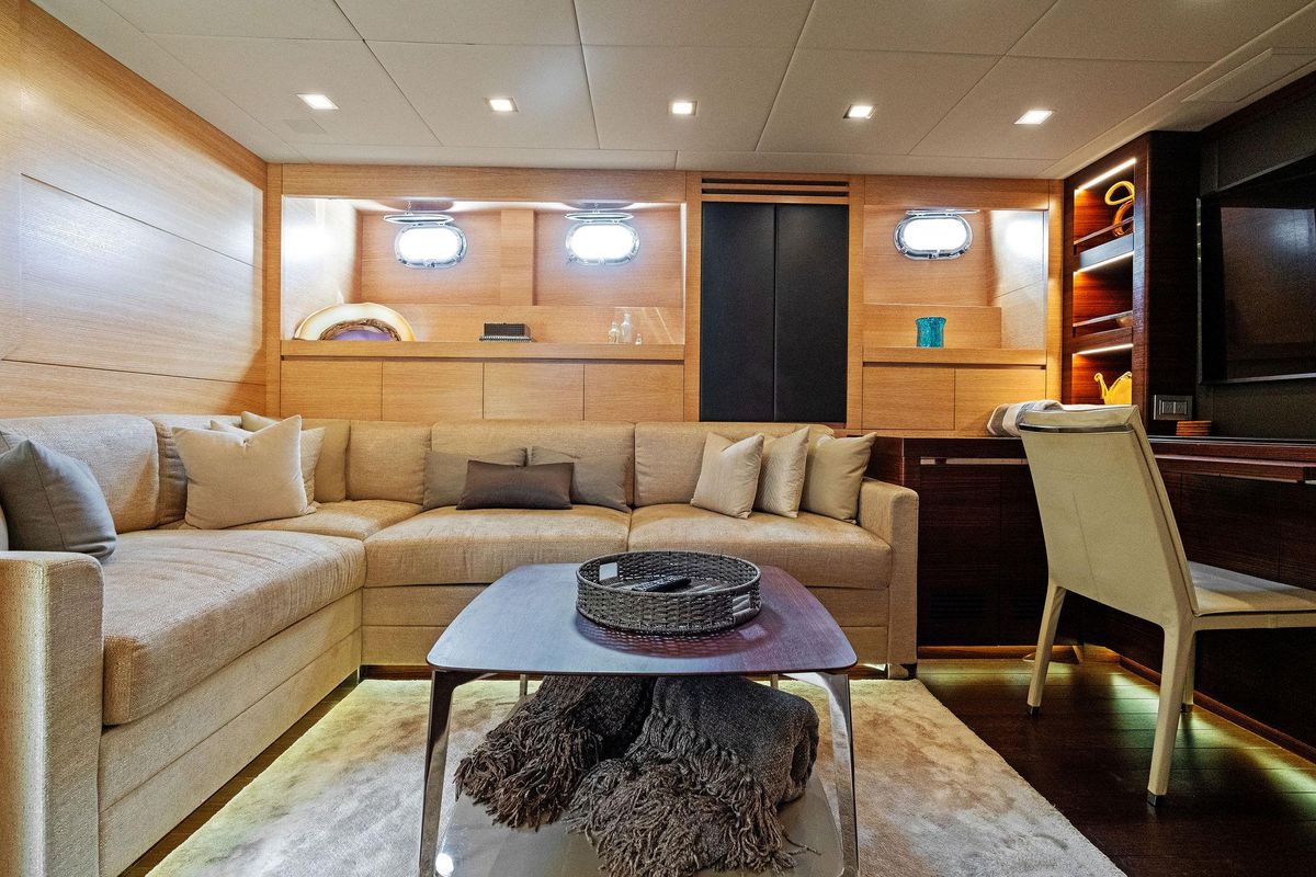2016 Mangusta 94 