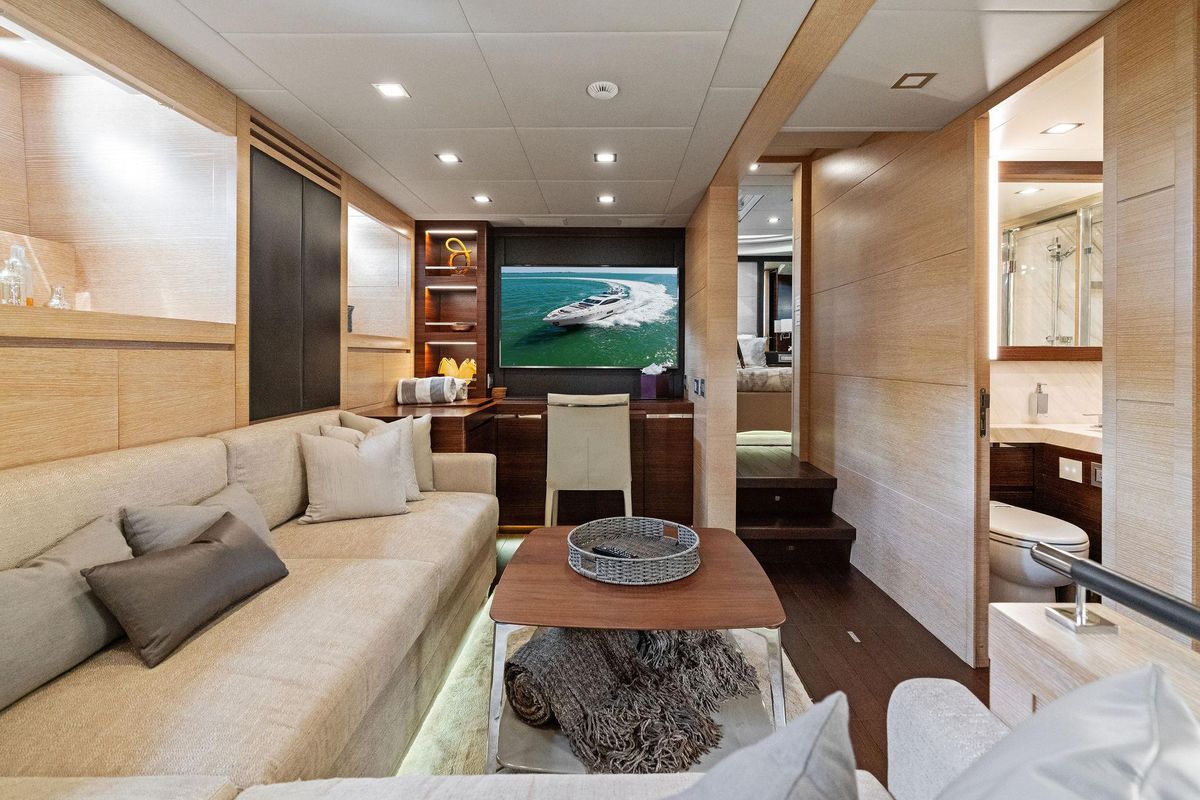 2016 Mangusta 94 
