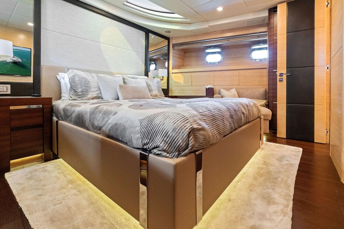 2016 Mangusta 94 