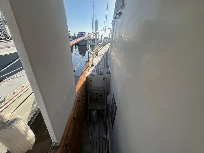 Anna Marie Yacht Photos Pics 1987 Kadey-Krogen 42 yacht deck view, showcasing side walkway and marina setting.