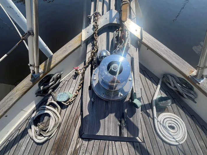 Anna Marie Yacht Photos Pics Deck of 1987 Kadey-Krogen 42 with anchor winch and ropes.