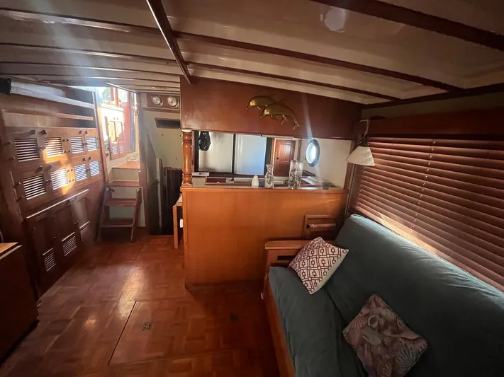 Anna Marie Yacht Photos Pics Interior of 1987 Kadey-Krogen 42 yacht with wooden decor and cozy seating area.