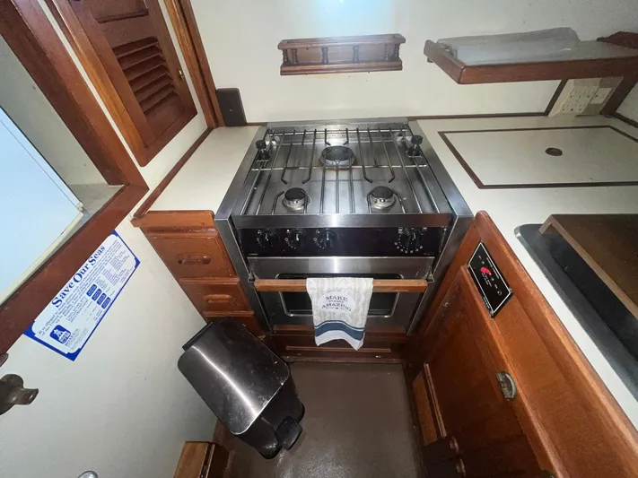 Anna Marie Yacht Photos Pics 