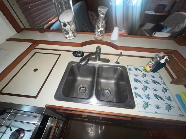 Anna Marie Yacht Photos Pics 