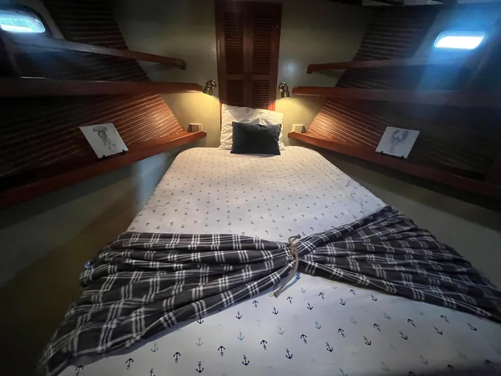 Anna Marie Yacht Photos Pics 