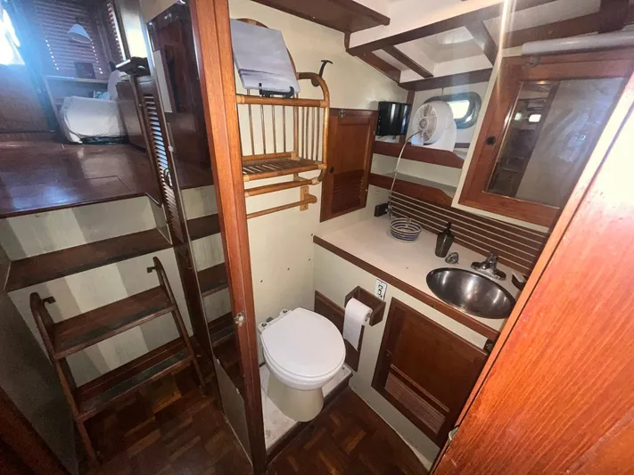 Anna Marie Yacht Photos Pics 