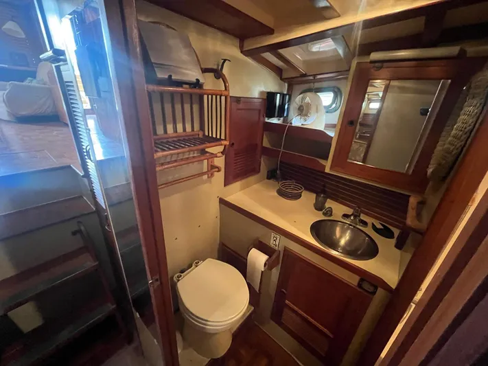 Anna Marie Yacht Photos Pics 