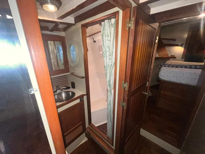 Anna Marie Yacht Photos Pics 