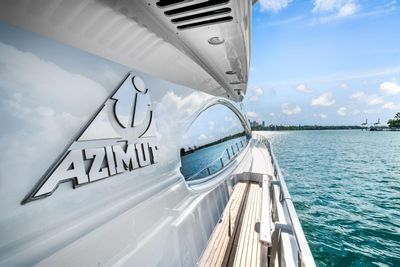 Yacht