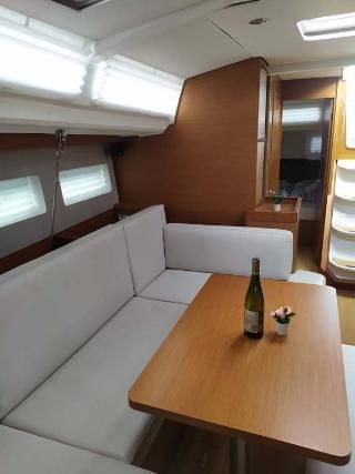 2022 Jeanneau 43 