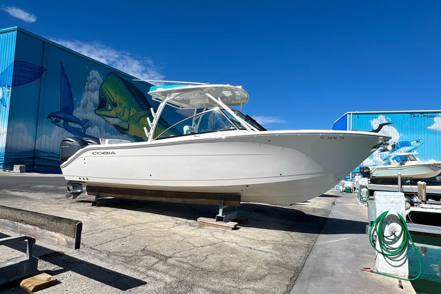 2021 Cobia 280 DC