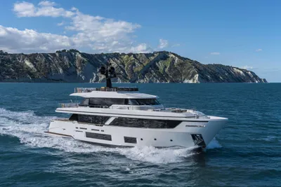 Custom Line Navetta 30
