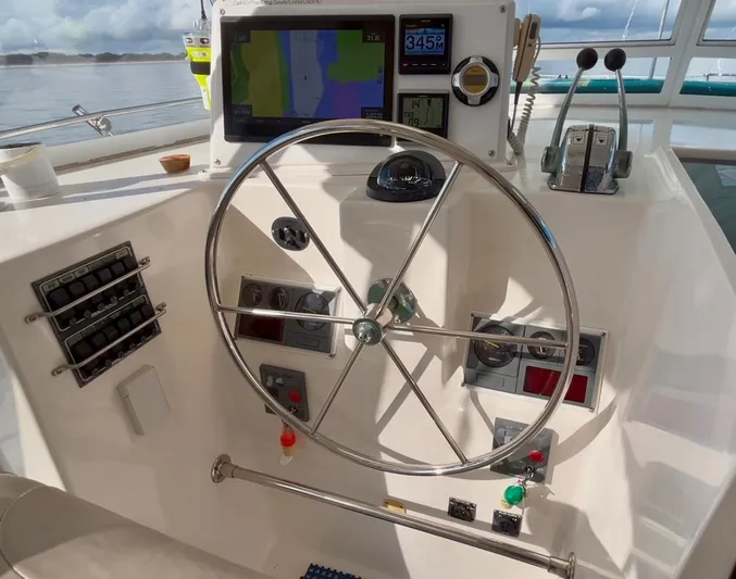 Happy Daze Yacht Photos Pics 