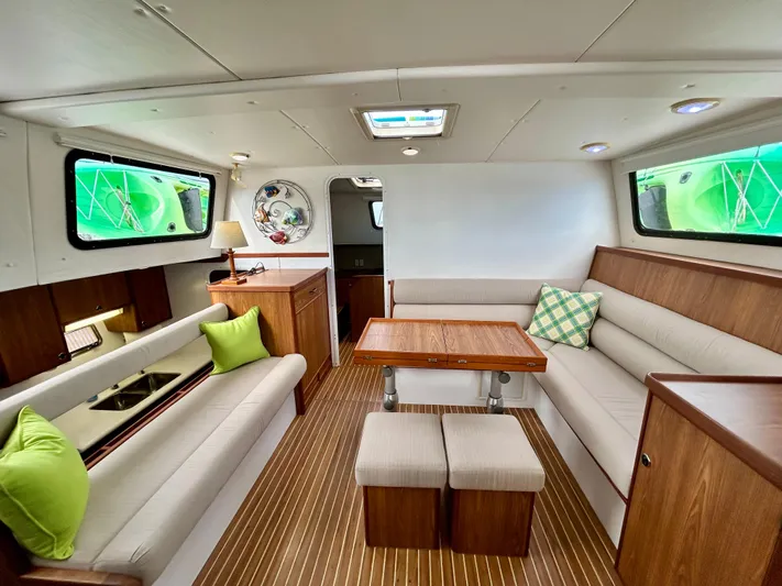 Happy Daze Yacht Photos Pics 